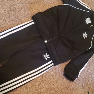Black and white Adidas set